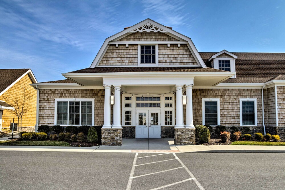 Game Room + Patio: Spacious Ocean View Home