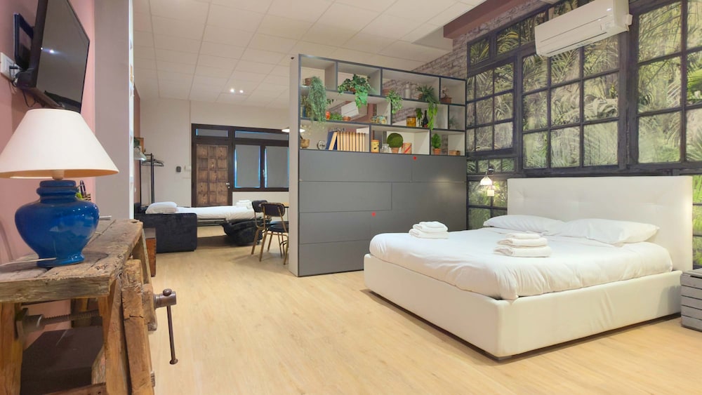 Loft Enrico Modern City pad in Historic Bologna