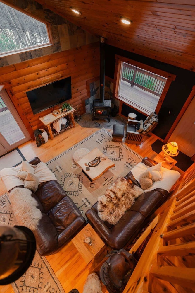 Cozy Cabin With Hot Tub - Near all in Hocking Hills