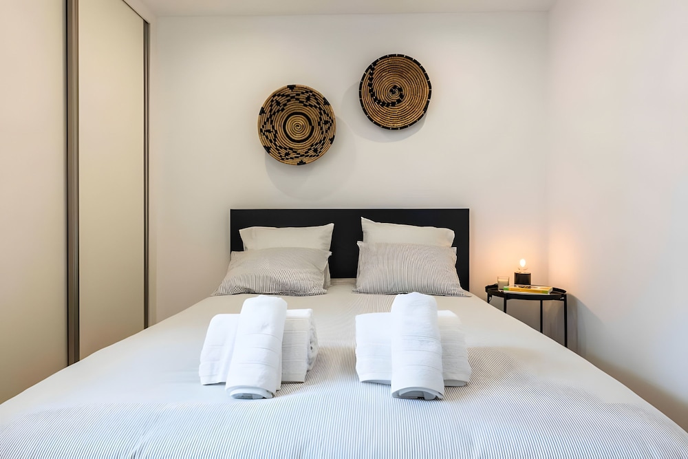 Santa Eul lia 2-bedroom Apartment w Swimming Pool