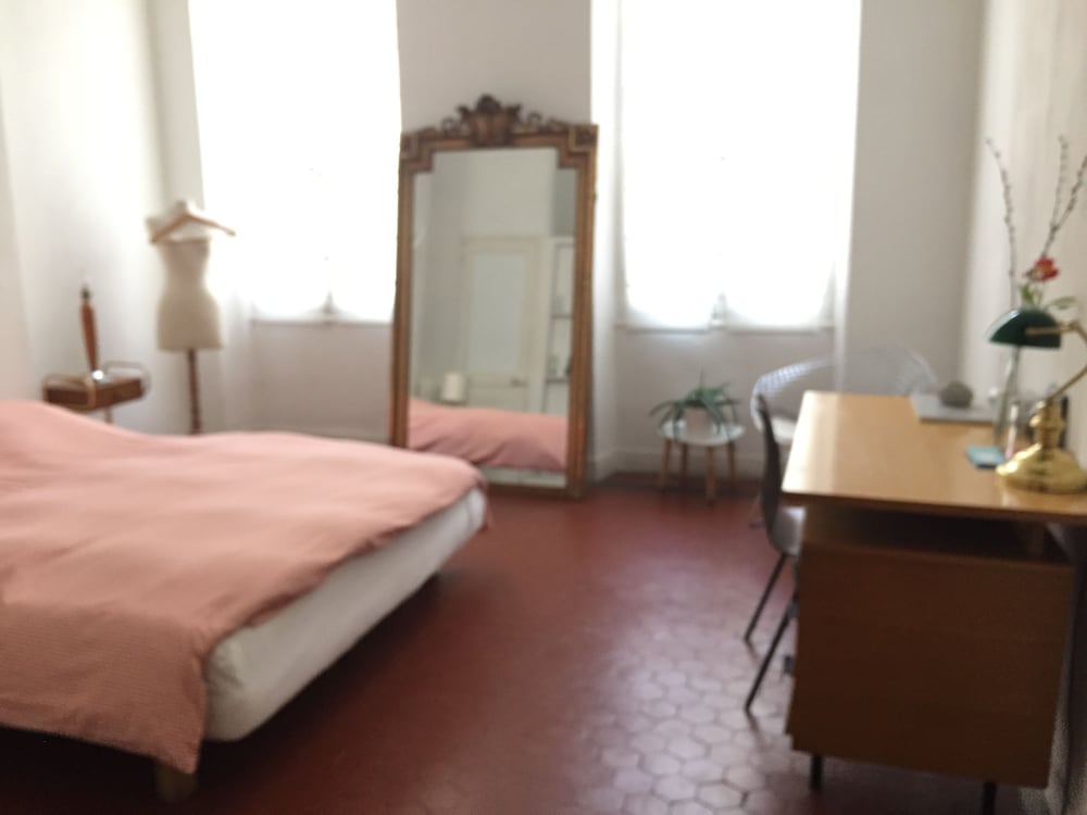 Liberté en Marseille — hotel room