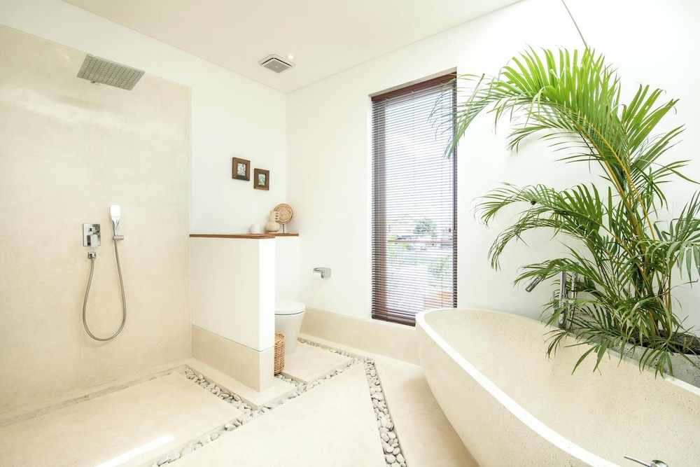Brand New 4br Villa 400 to Finns Canggu