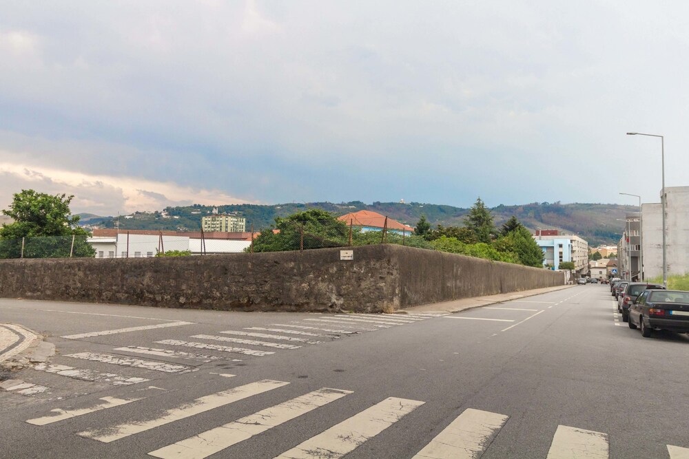 House and People - Rua da Taxa