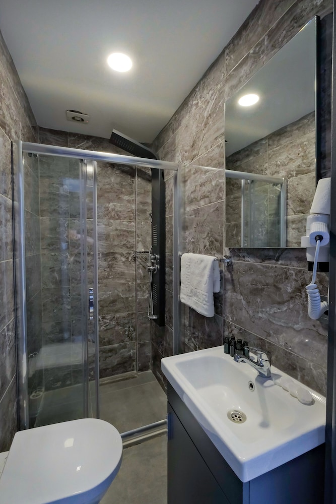 Kraliçe Oteli - Image 16