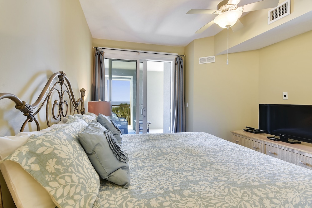 Grand Panama Beach Resort by Book That Condo