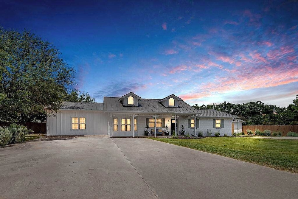 108 Wisteria Dr