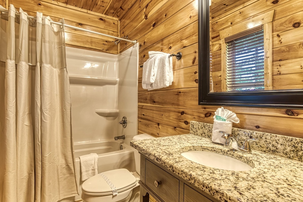 Grand View Lodge Panoramic Views Hot Tubs Game Room Theater Sleeps 56 Guests