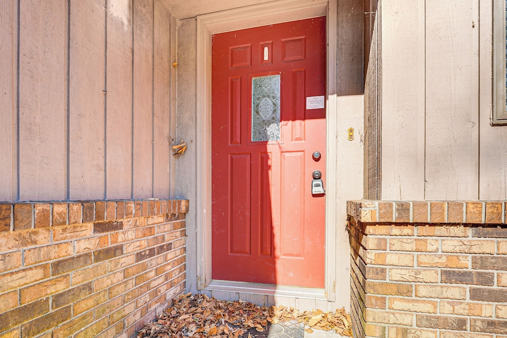 Lake View & Deck: Group Getaway in Whitehall!