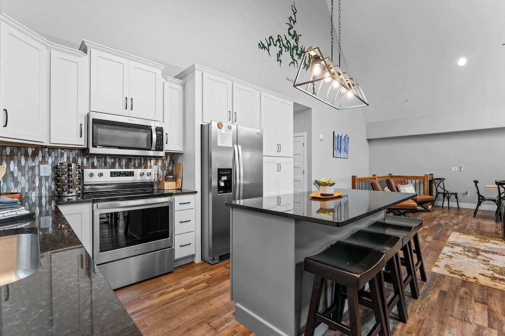 Green Wood Getaway for 18