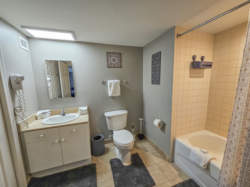 1707 Brighton, impressively remodeled, 3 bedroom ocean view 3 Condo