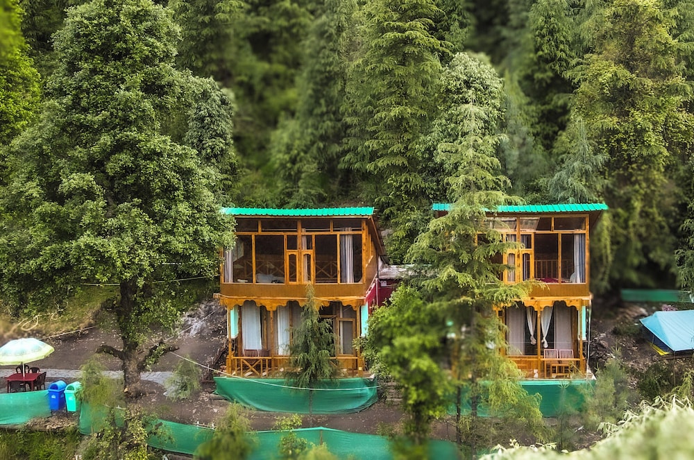 WOW Treehouse & Cottages