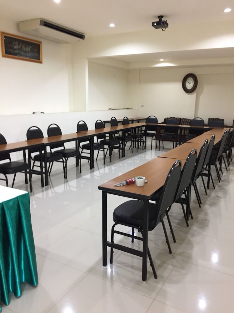 Tharakiree Place Hotel