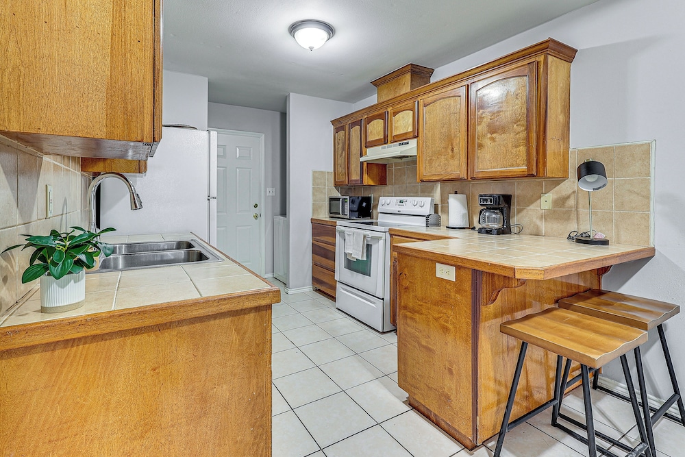 Near Utrgv & State Park: Cozy Mission Unit