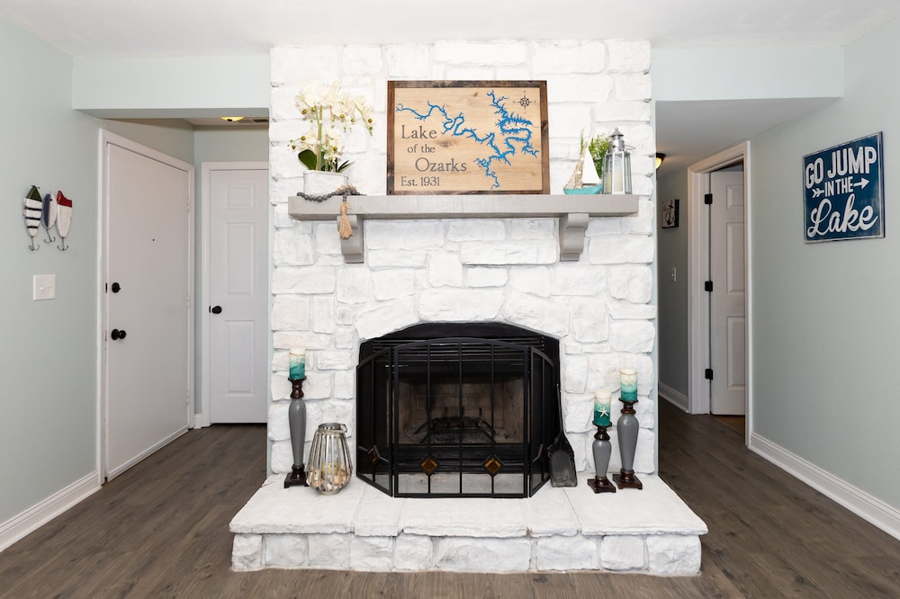 Pet-friendly Condo at Mm-19 w/ Boat Slip & Lake Views
