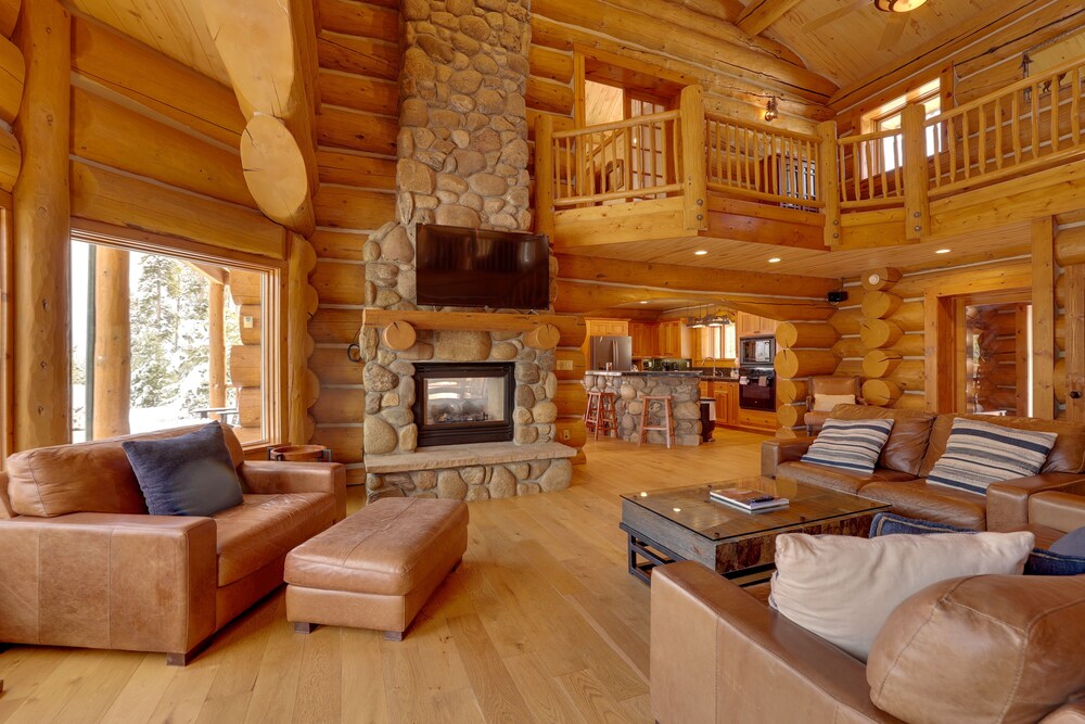 Fraser Chalet w/ Hot Tub & Mountain Views