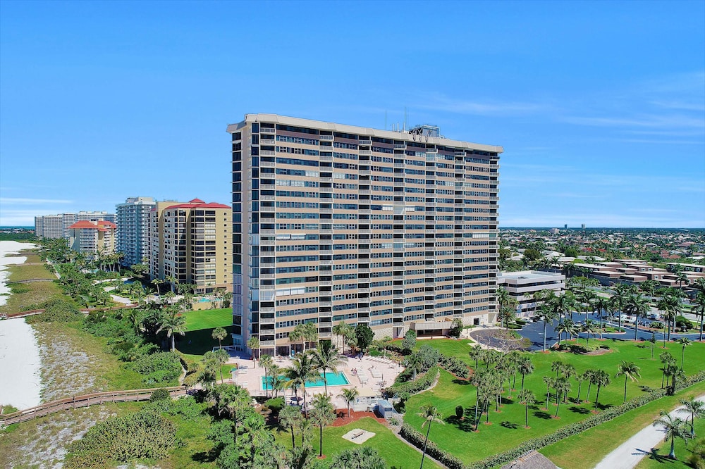 Sunny Beachfront Condo With Pool and Sw-facing Balcony