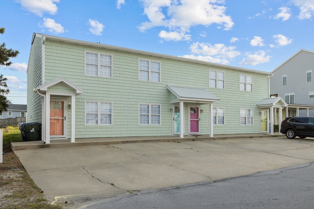Anchors Away Unit 4 2 Bedroom Duplex by RedAwning view 5