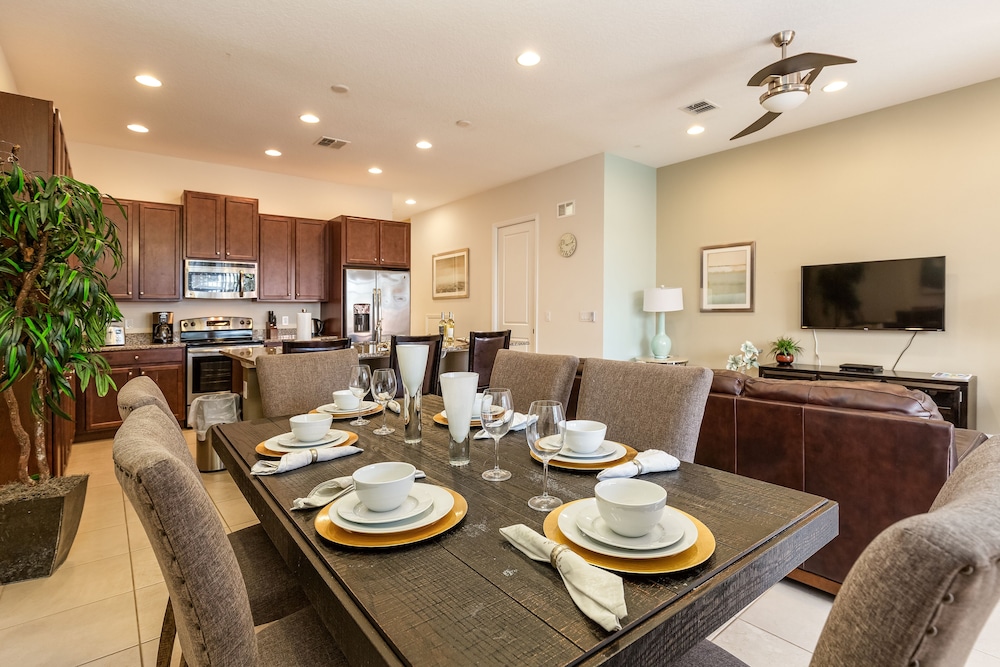 Festival Disney Oasis by VillaDirect - Image 5