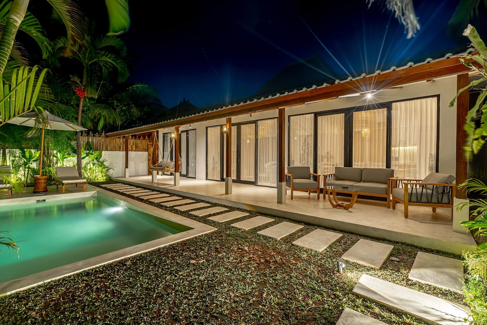 Udara by EVDEkimi - Spacious 4BR Pool villa with Lush garden at Artistic Center of Ubud view 3