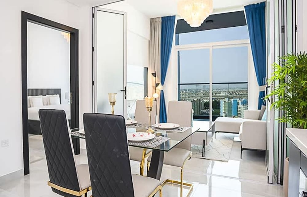 Homesgetaway -spacious 1BR Apt in Pearlz by Danube