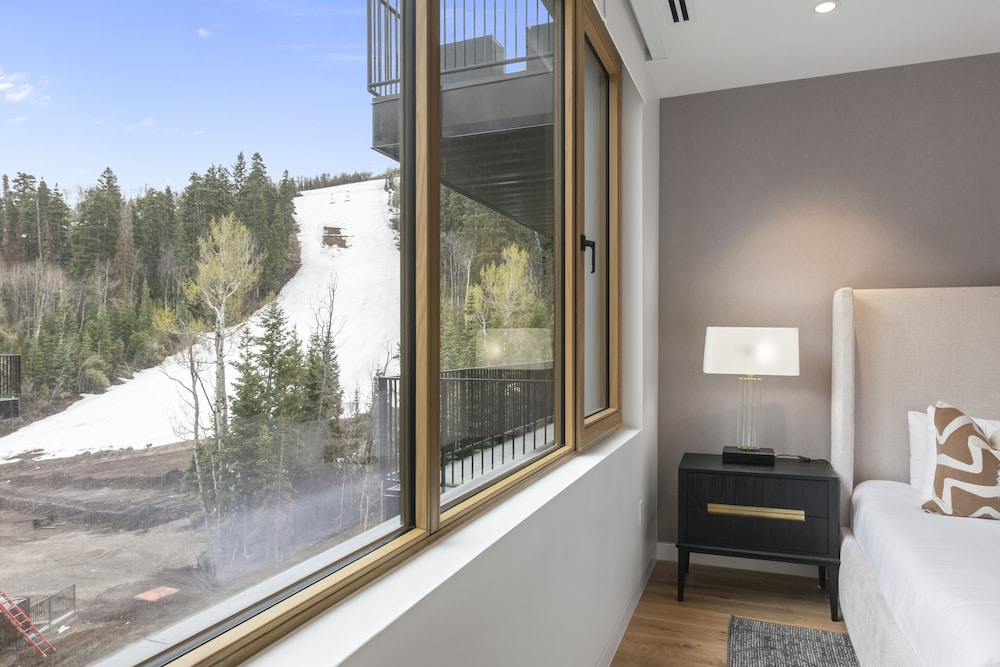 1504 Founders Place - Three Bedroom Deluxe 3 Condo