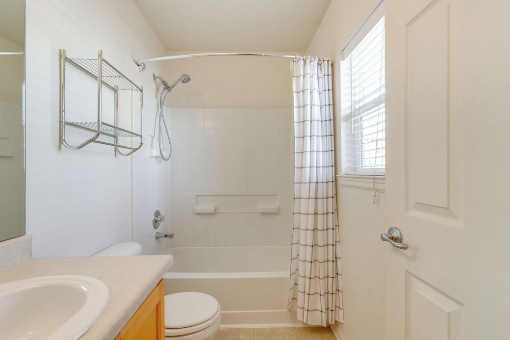 16 Mi to Dtwn Denver: Cozy Townhome w/ Patio!