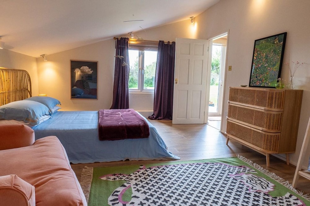 Rustic Barn Retreat in North Dorset view 3