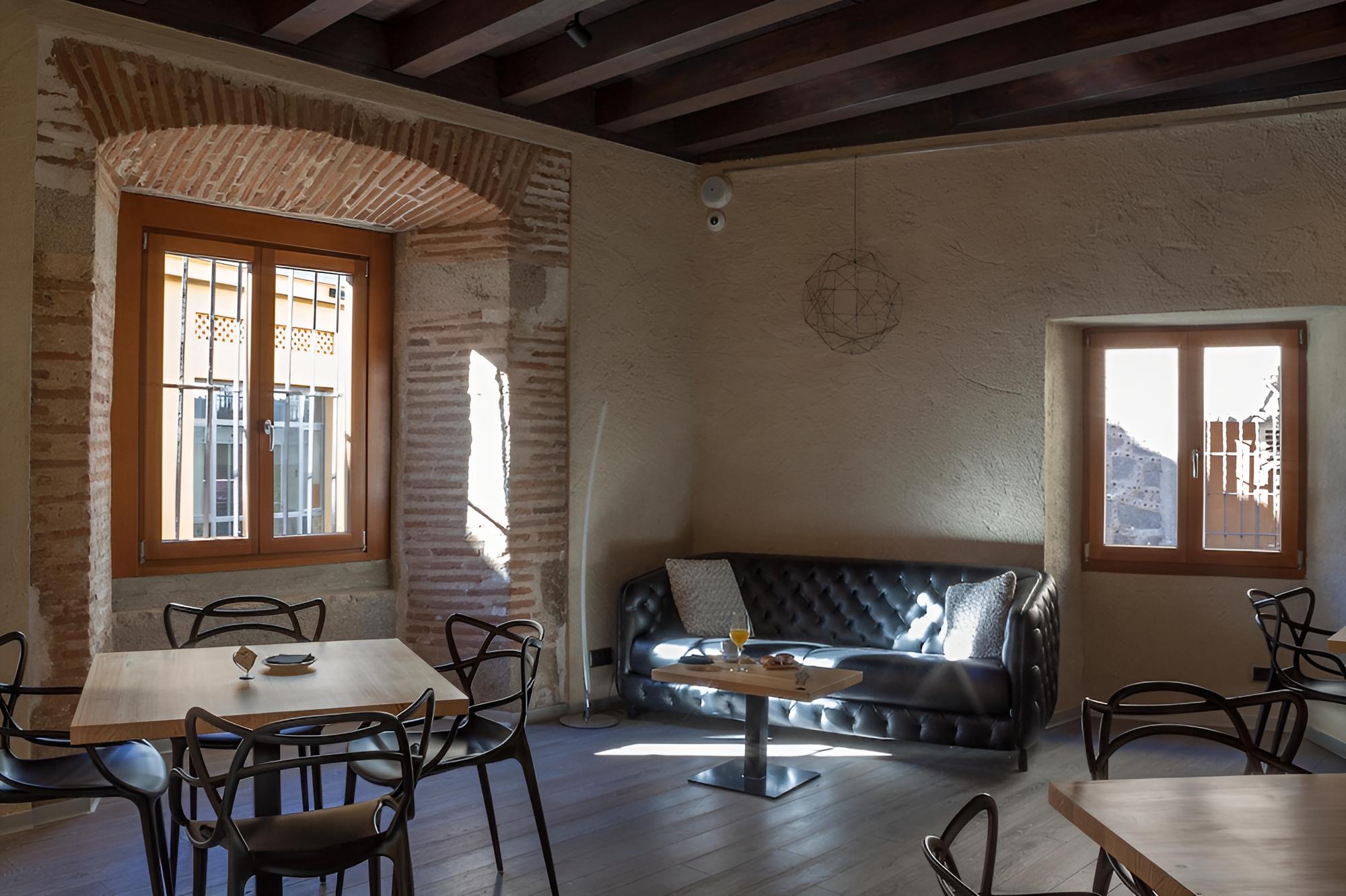 El Encanto Hotel & Cafetería