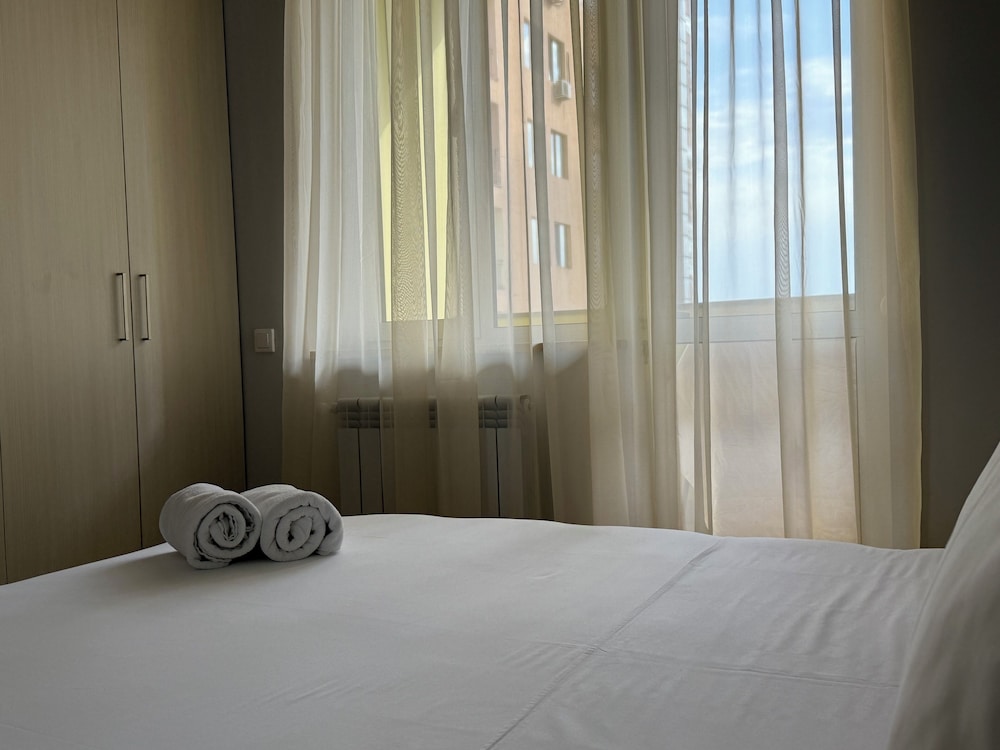 Deluxe 2-bedroom apartment by Sweet Home