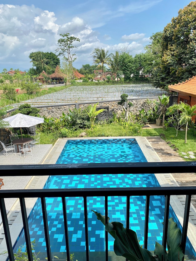 Omnni Villa Borobudur