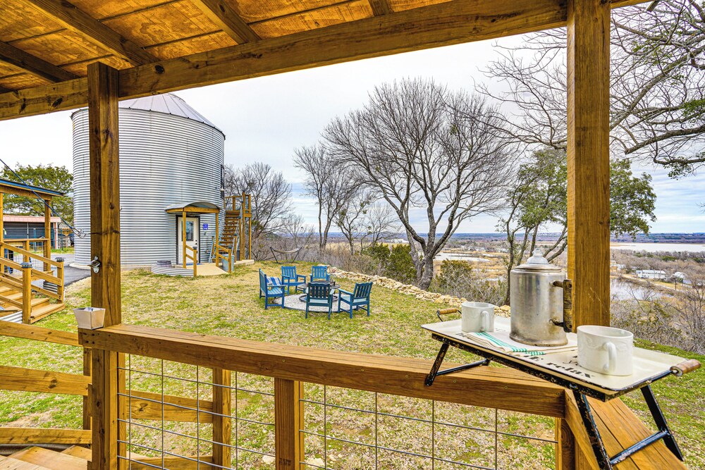 Rural Retreat w/ Water View! 9 Mi to Dtwn Granbury