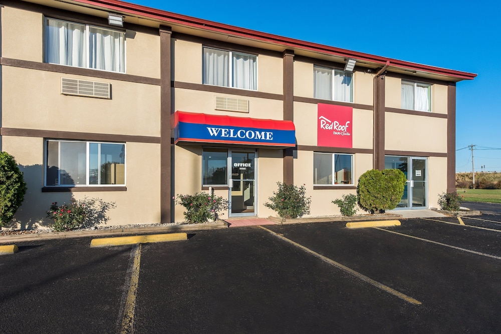 Red Roof Inn  Suites Wapakoneta - Property Image 5
