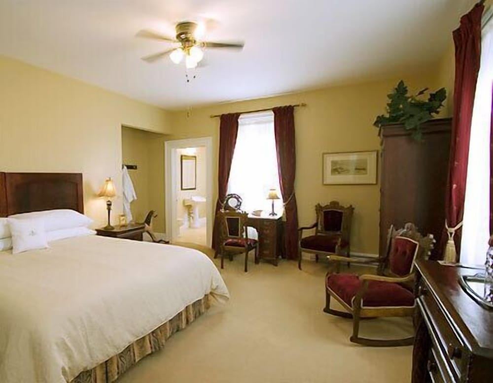 DesBarres Manor Inn
