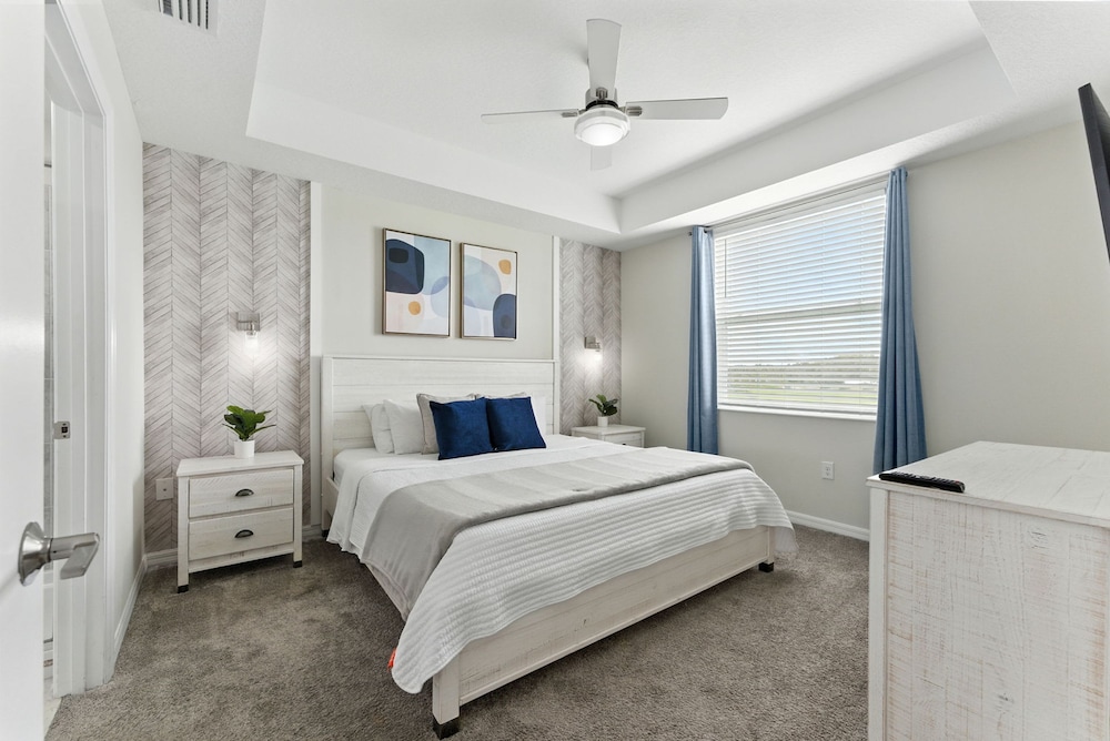 Elegant 2BR in Storey Lake Top Location