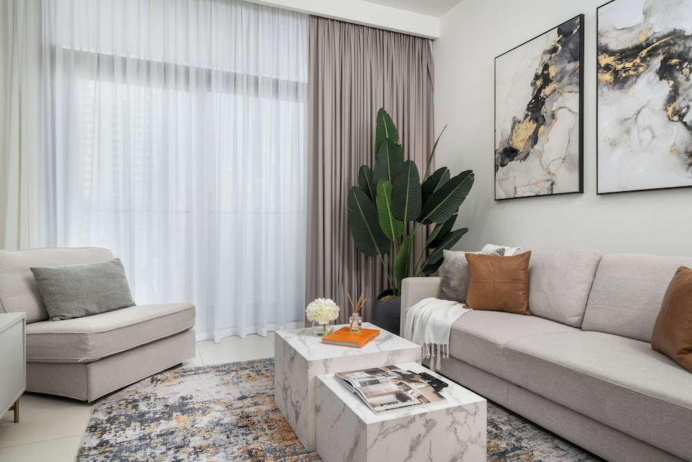 Delujo Stays – Burj Crown Collection