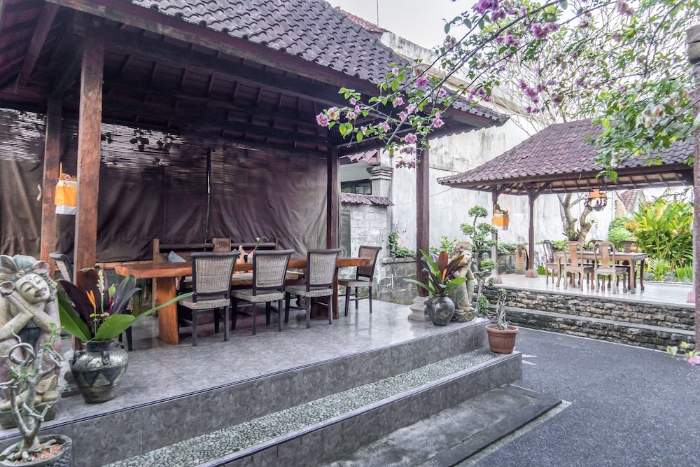 Sari Bamboo Bungalows