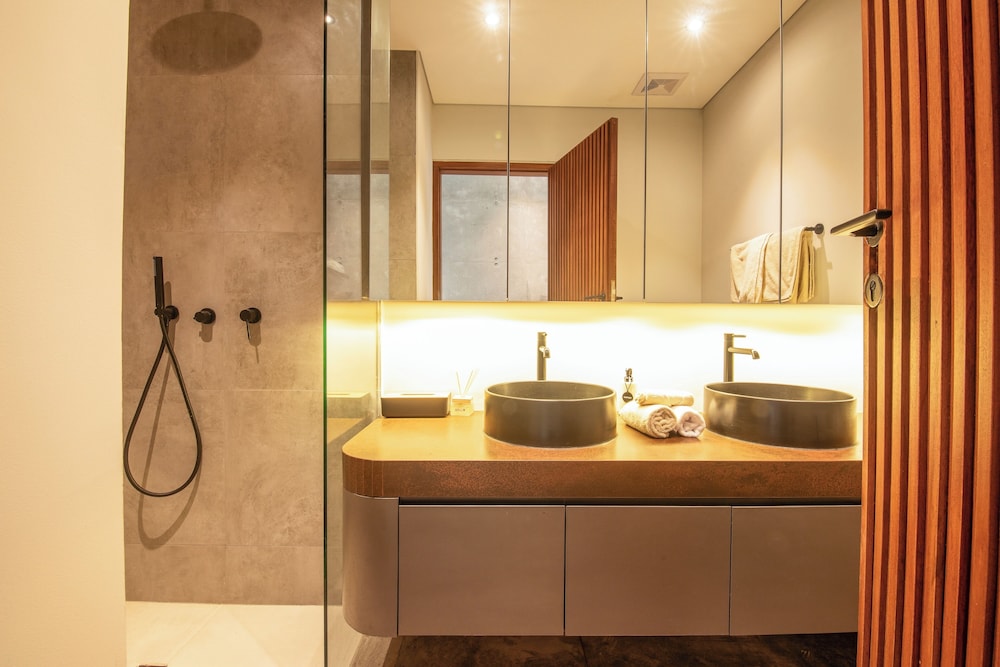 Robyn s Villa New Modern 4 BR Villa Canggu