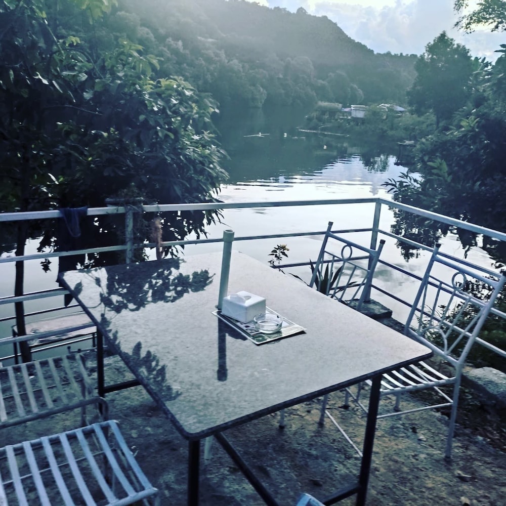 Begnas Lake front guest house