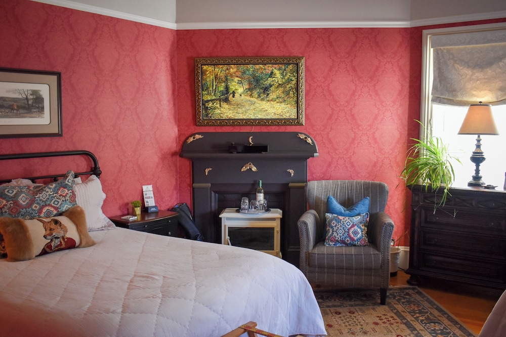 Ashland Vacations - McCall House Boutique Inn - Property Image 18