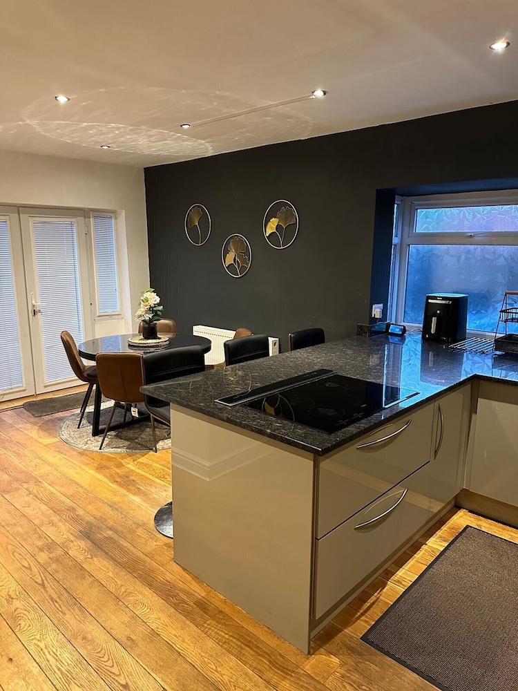 Manchester Retreat With 3 Bedrooms