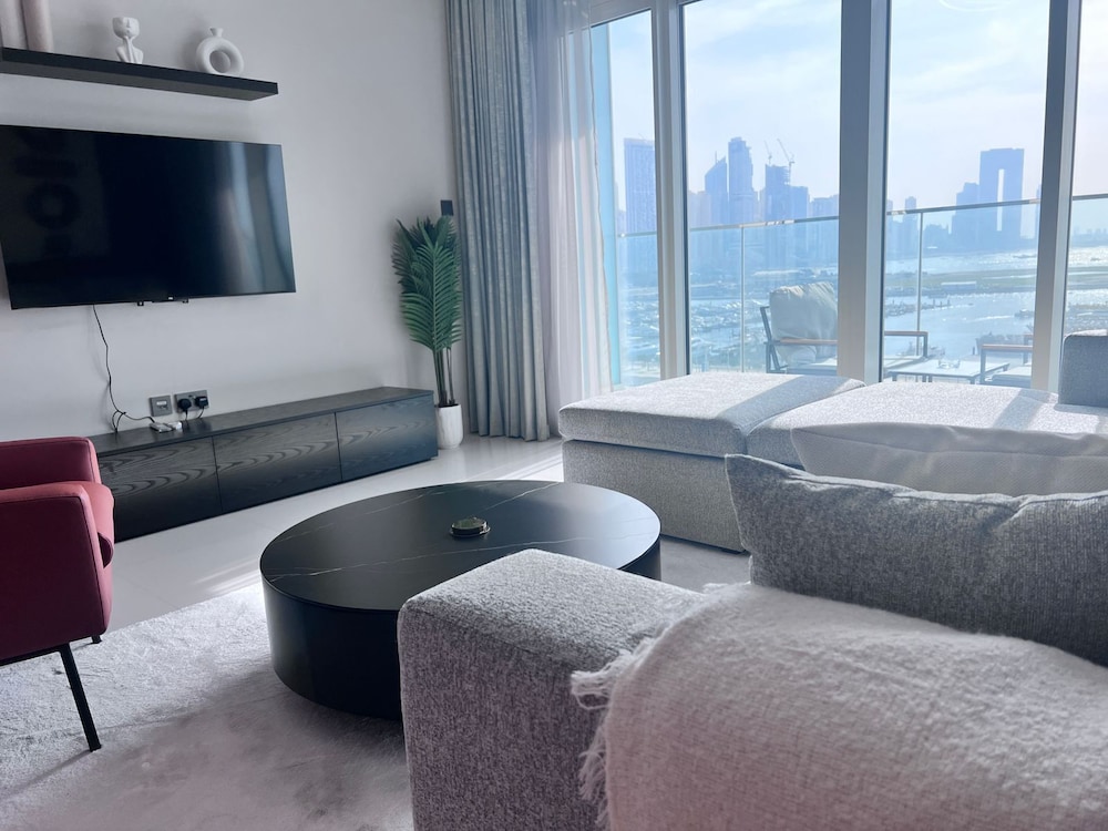 2 Bedroom Flat Beachfront Palm Jumeirah
