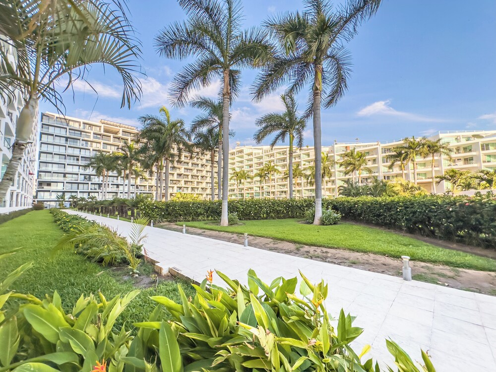 ARIA Residence Beachfront luxury