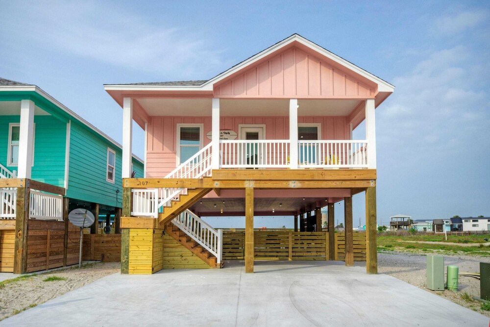 Sleeps 21, 2 Homes Private Pool, Patio Lounge w/ Fire Pit, Bar, TV, & Games