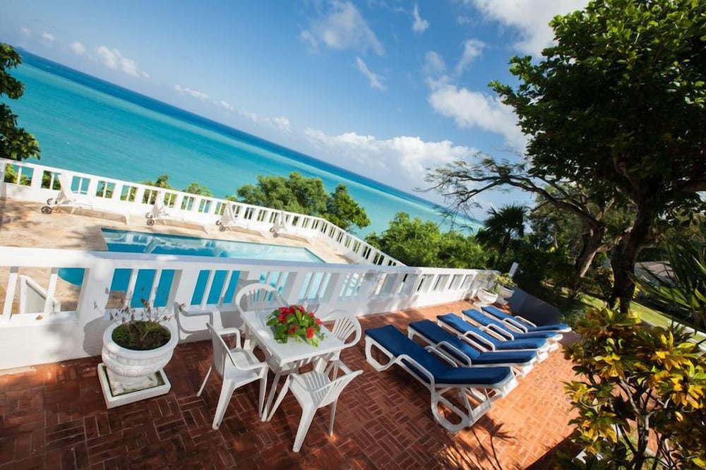 Wag Water Villa, Ocho Rios 3BR