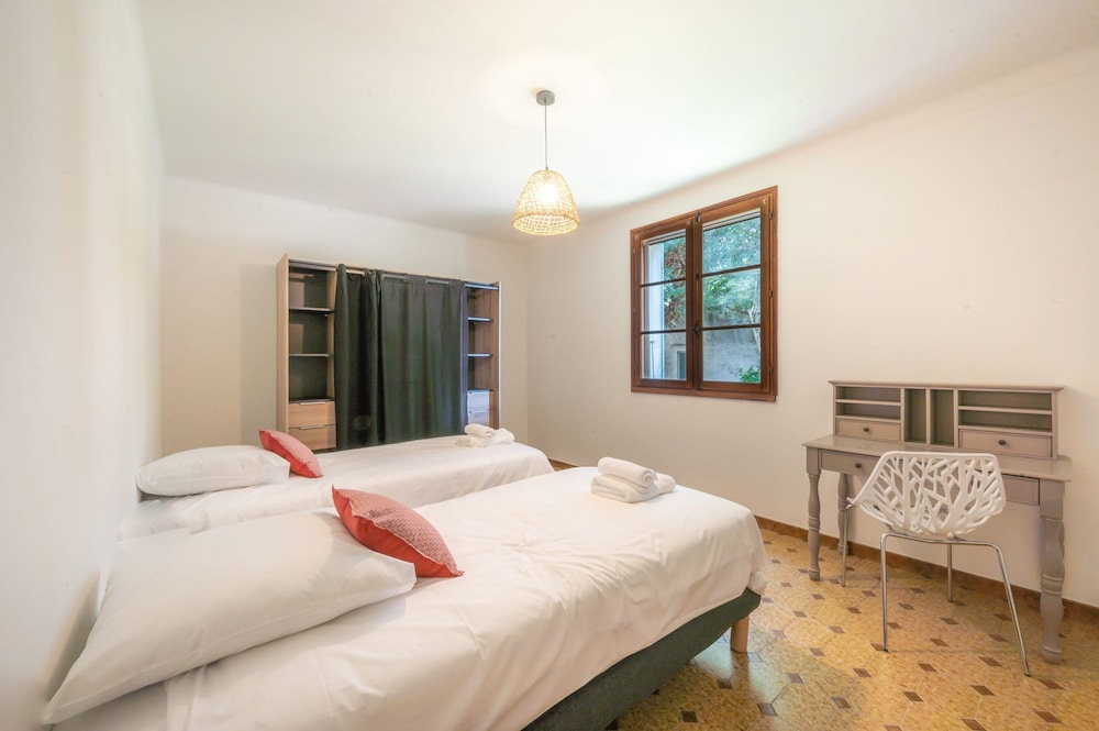 Mas Lou Pitchoun Exceptional Villa Between the Alpilles and Avignon