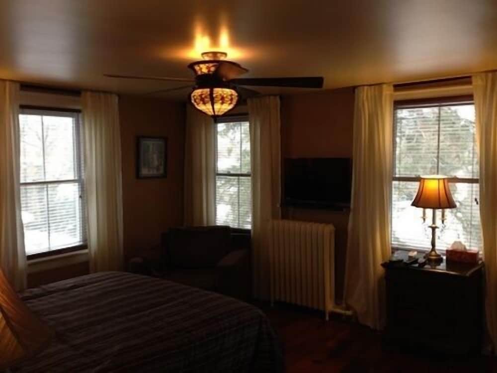 Niagara-on-the-Lake Vacations - Copper Dreams Bed and Breakfast - Property Image 3