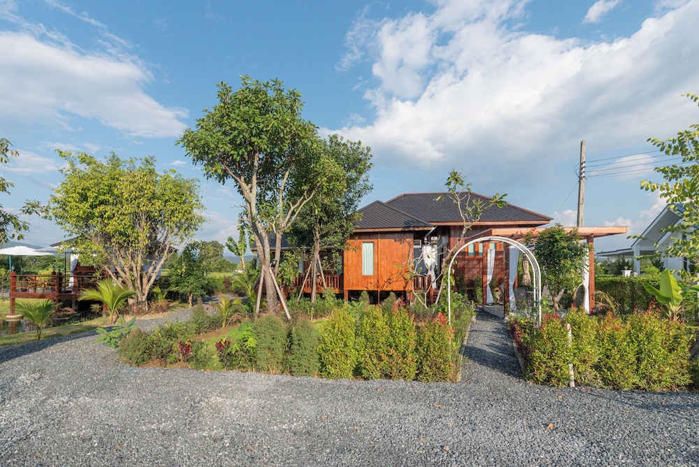 The garden pool villa resort at doisaket