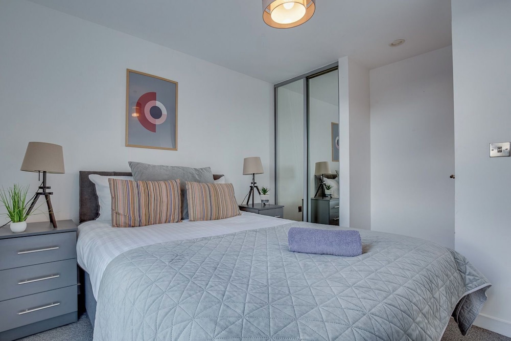 Sheffield 11th Floor City View Apartment