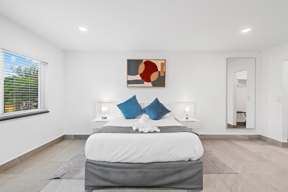 Unique Retreat - Unit C: Charming 2nd-floor Escape