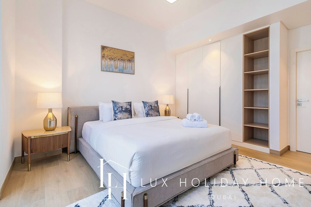 LUX The Elegant Sea View Suite